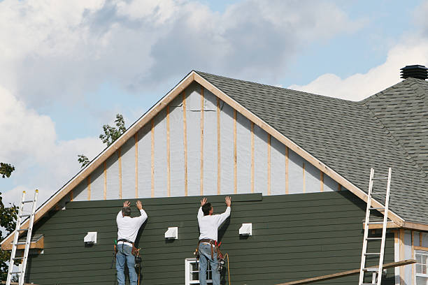 Professional Siding Contractor technician working in Corinth, TX